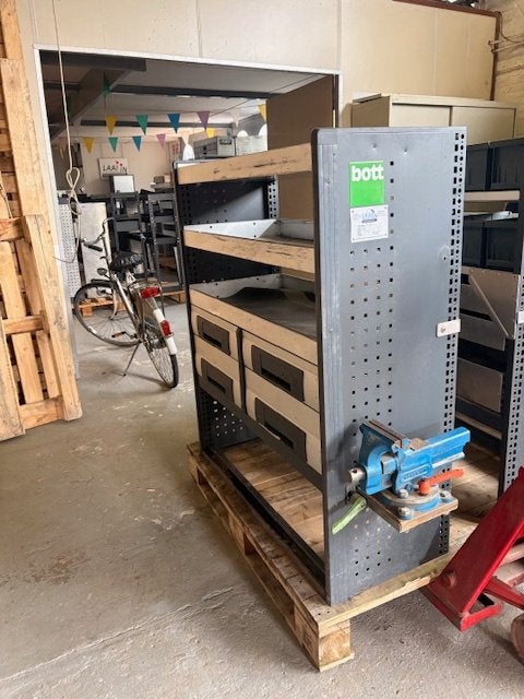 BOTT (2593) L103 B43 H120 €599, Ophalen, Zo goed als nieuw, Info@laaiin.nl, Laaiin