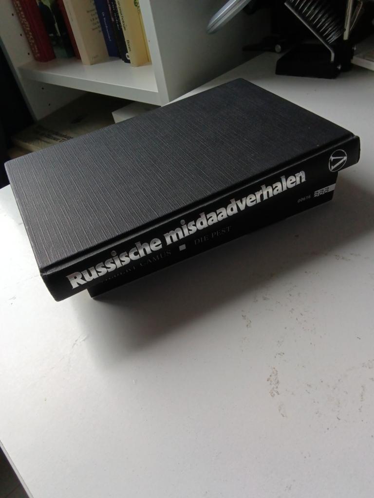 Russische Misdaadverhalen - F.M. Dostojevski e.a., Boeken, Detectives, Gelezen, Ophalen of Verzenden