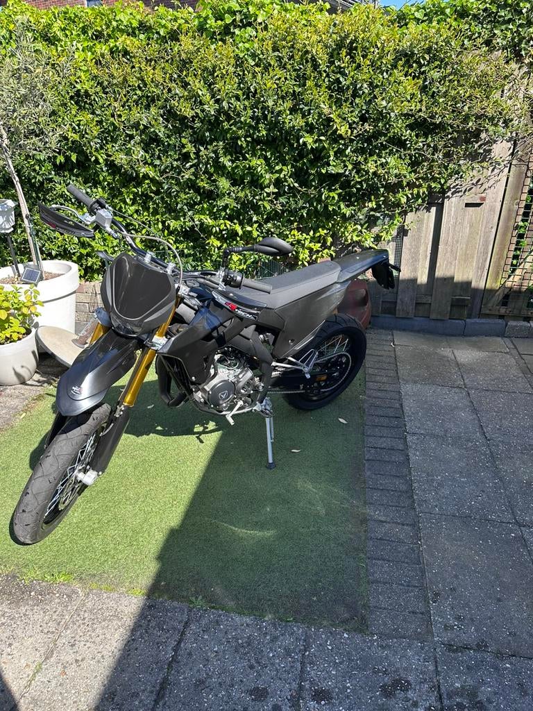 Vent Derapage 50 2025 | 227 km | Origineel | Nieuwstaat, Fietsen en Brommers, 6 versnellingen, Zo goed als nieuw, 50 cc, Ophalen