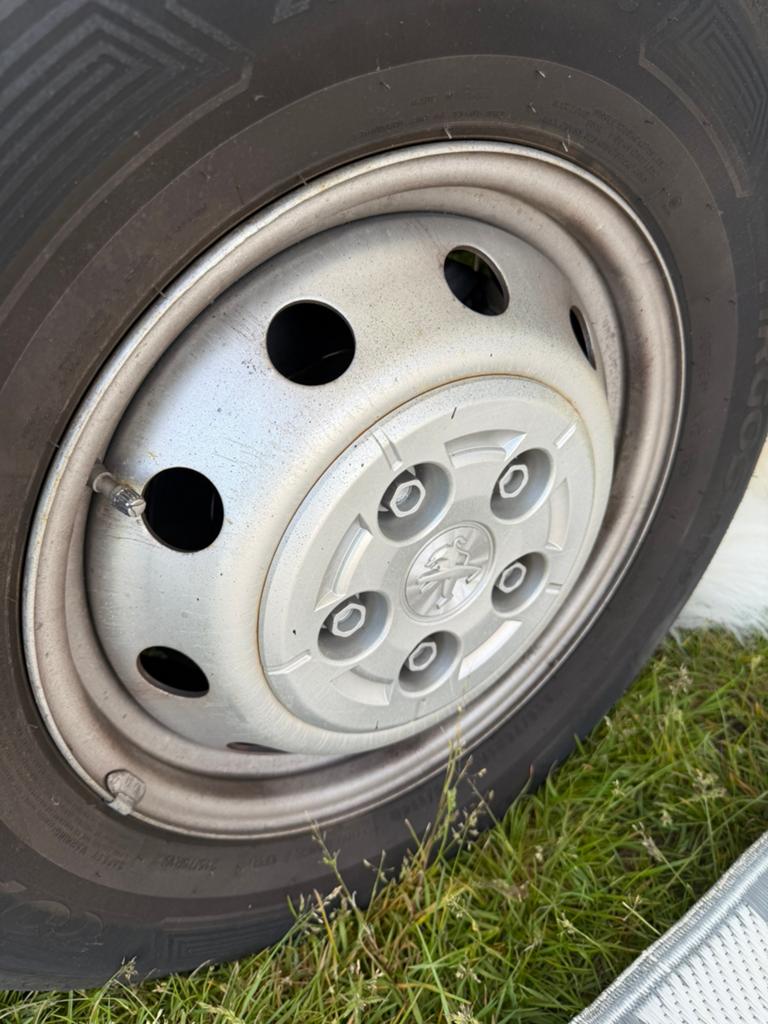 4 velgen met goede banden 215/75R/16c + 5e reserve velg, Ophalen, 16 inch, Band(en), Zomerbanden