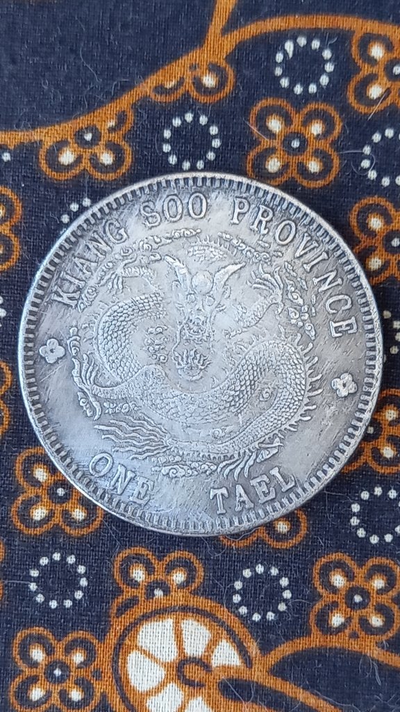 Mooie Chinese One Tael munt met draak van zilverbrons 4,4 cm, Antiek en Kunst, Zilver, China, Ophalen of Verzenden, Brons