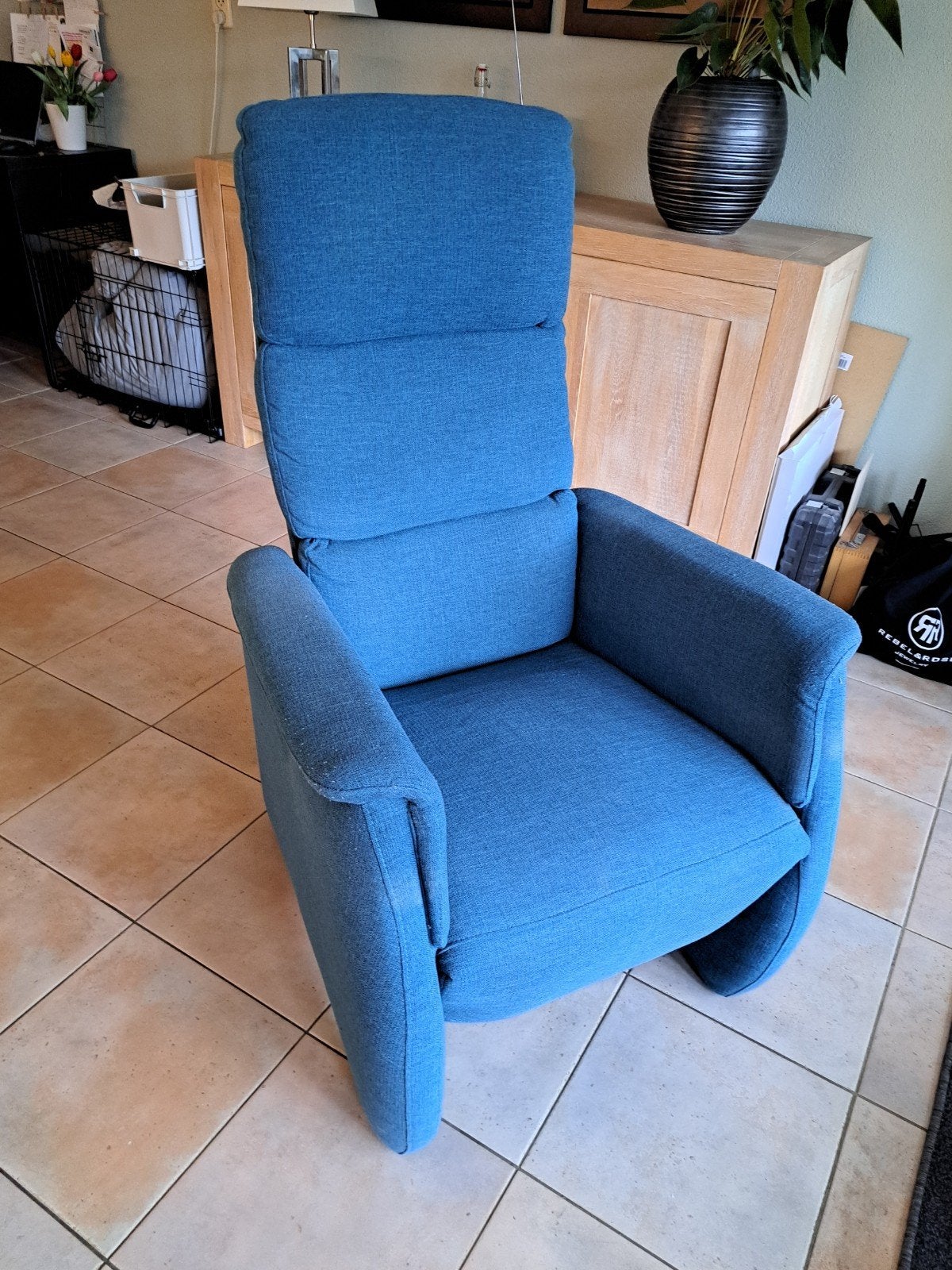 Comfortabele blauwe relaxfauteuil - Zo goed als nieuw, Huis en Inrichting, Ophalen, Modern, Comfort, 75 tot 100 cm, Zo goed als nieuw