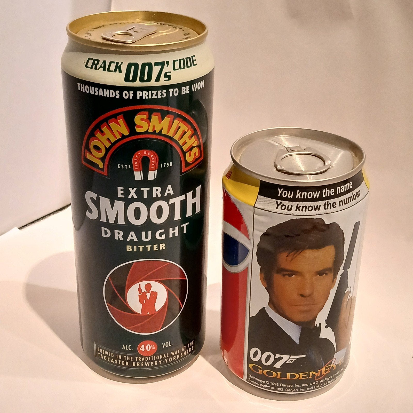 James Bond 007 Goldeneye en John Smiths bierblikjes, Ophalen of Verzenden, Gebruikt