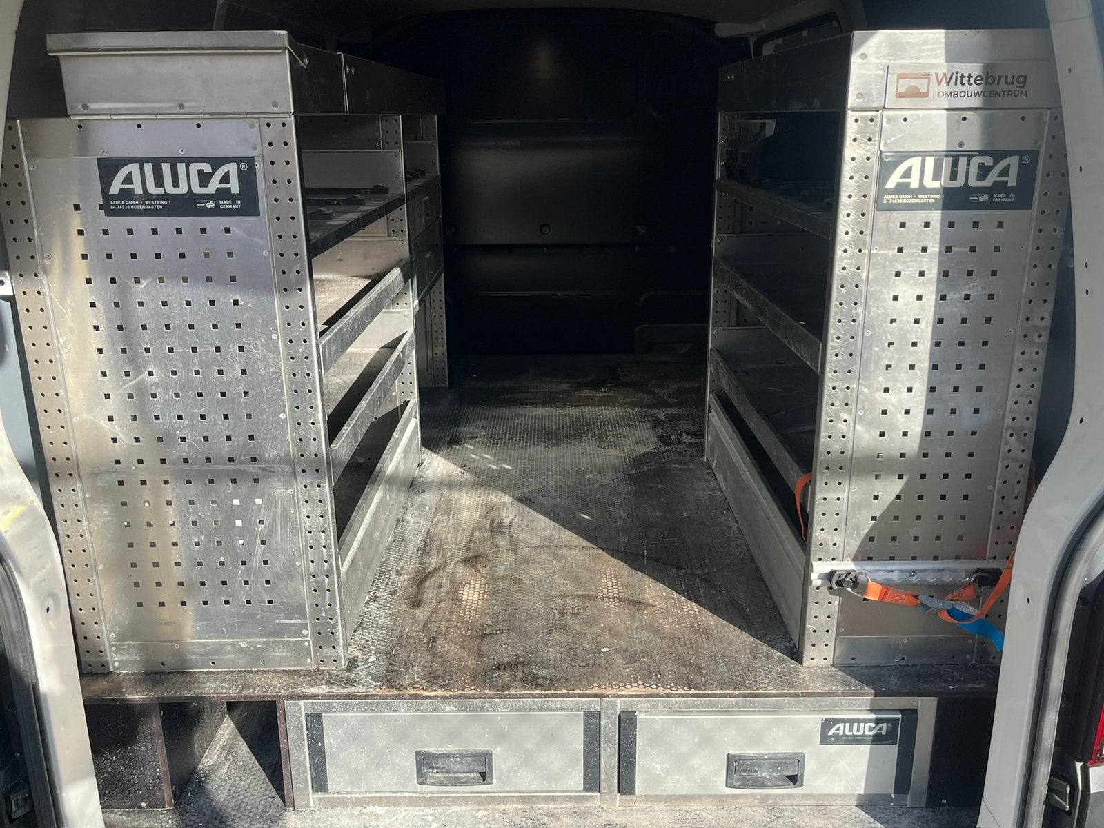 Aluca Inbouwkasten bedrijfswagen, Ophalen, Gebruikt