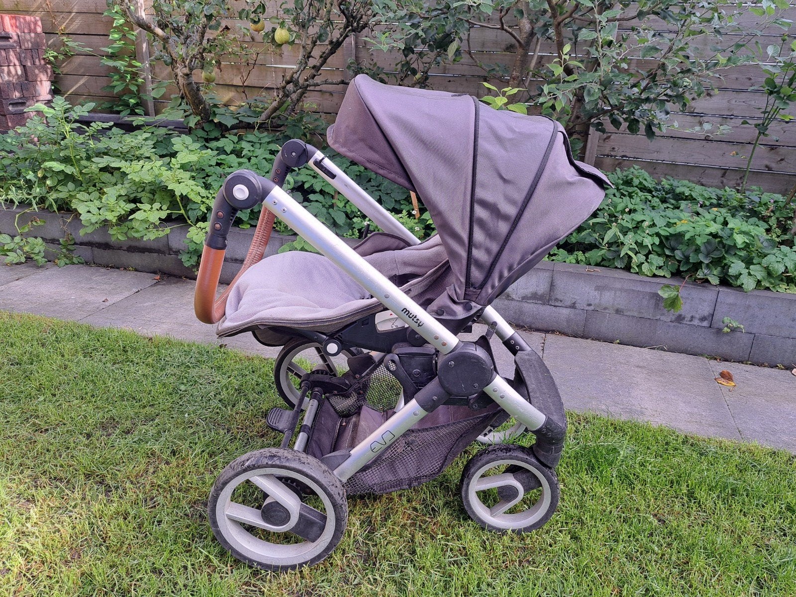 Mutsy Buggy Kinderwagen met veel extra's, Ophalen, Gebruikt, Regenhoes