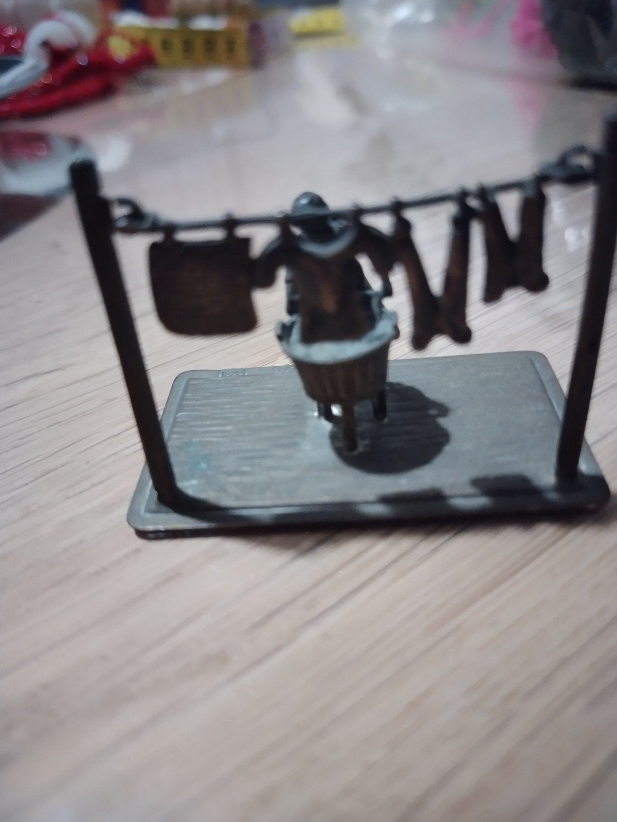 klein miniatuurtjes: huisvrouw doet de was, Ophalen, Zilver