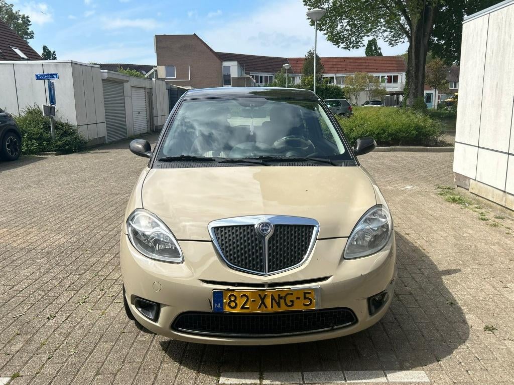 Lancia Ypsilon 1.4 16V AUTOMAAT 2008 167136 km, Auto's, 970 kg, Stof, 40 €/maand, Zwart