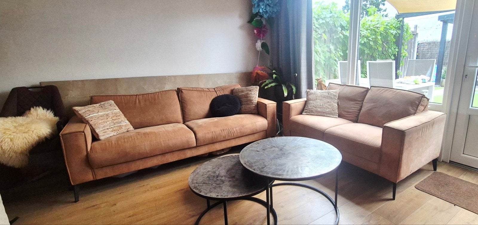 2 design banken + gratis metalen kast, Ophalen, Gebruikt