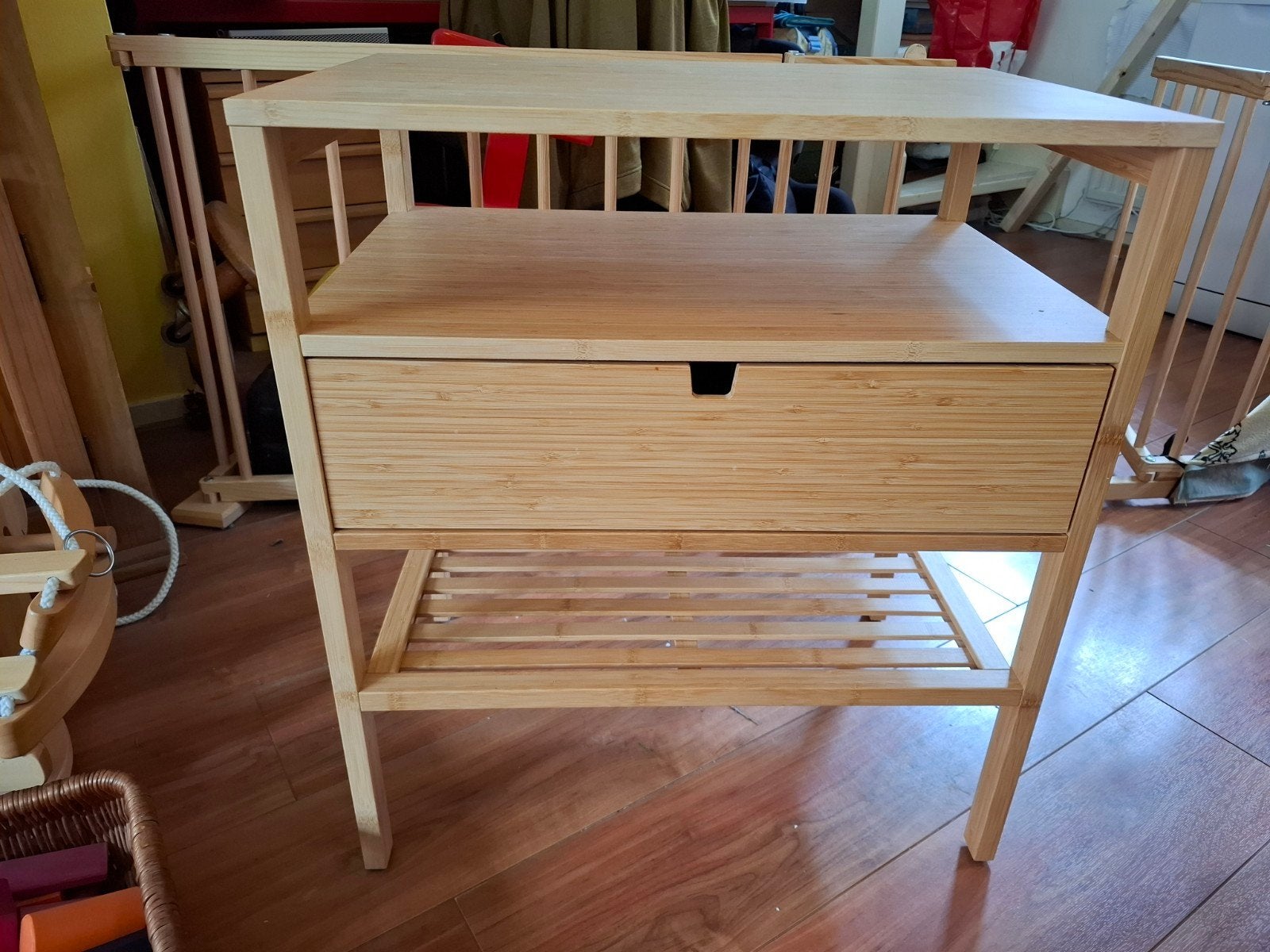 Bamboe nachtkastje ikea nordkisa met lade en planken, Ophalen, Gebruikt, Modern, Scandinavisch, Natuurlijk, 55 tot 75 cm