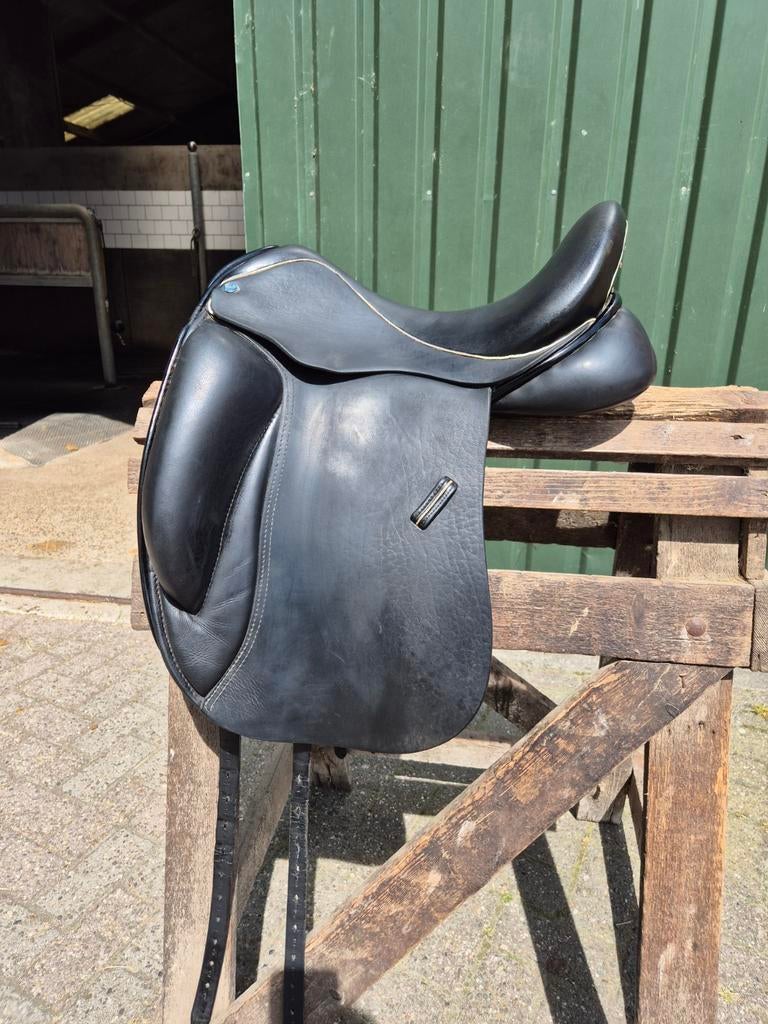 KM Custum dressuurzadel 17.5 inch MW, Ophalen of Verzenden, Dressuur