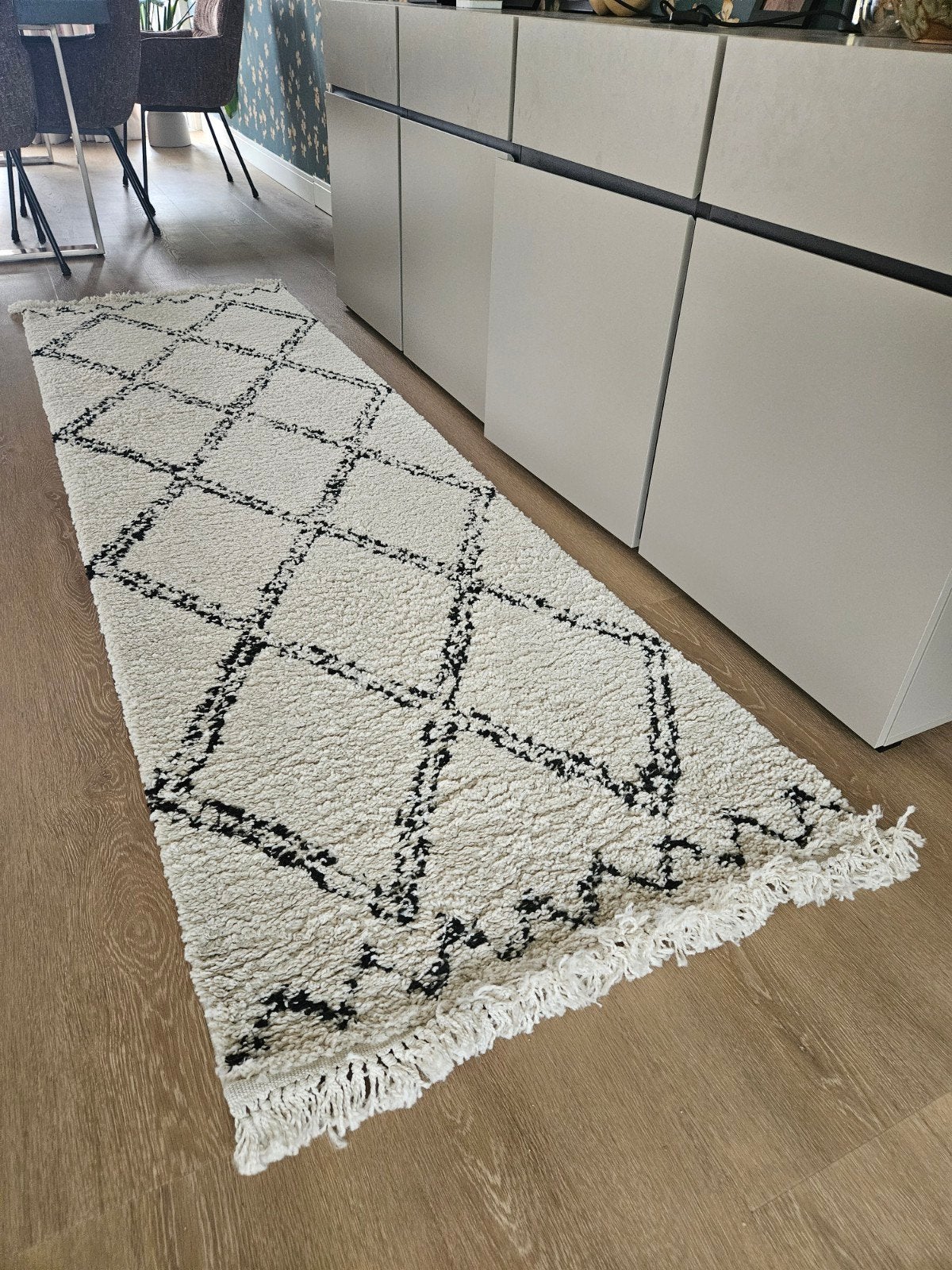 Karwei Vloerkleed Varamin Loper Zwart Wit 80x250 cm, Huis en Inrichting, Ophalen, 200 cm of meer, 50 tot 100 cm, Zo goed als nieuw