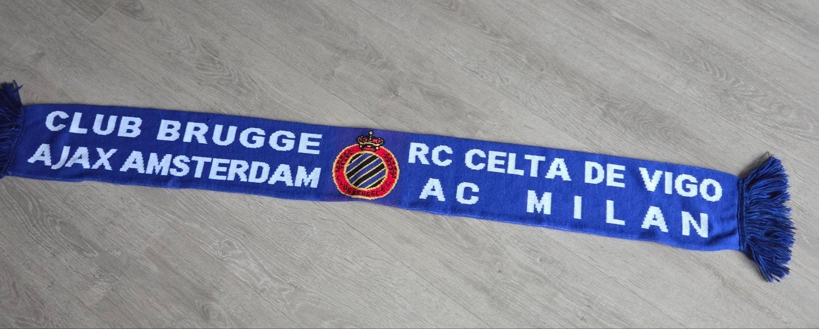 Ajax Club Brugge Celta de Vigo AC Milan sjaal(03/04), Verzamelen, Ophalen of Verzenden, Zo goed als nieuw, Buitenlandse clubs