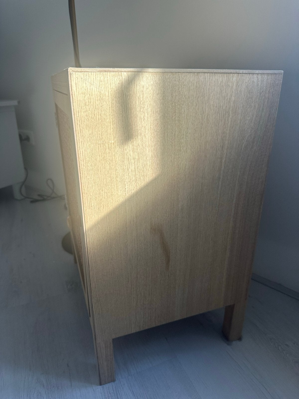 Nachtkastje van Xenos met rotan deur, Ophalen, Gebruikt, 55 tot 70 cm, 45 tot 65 cm