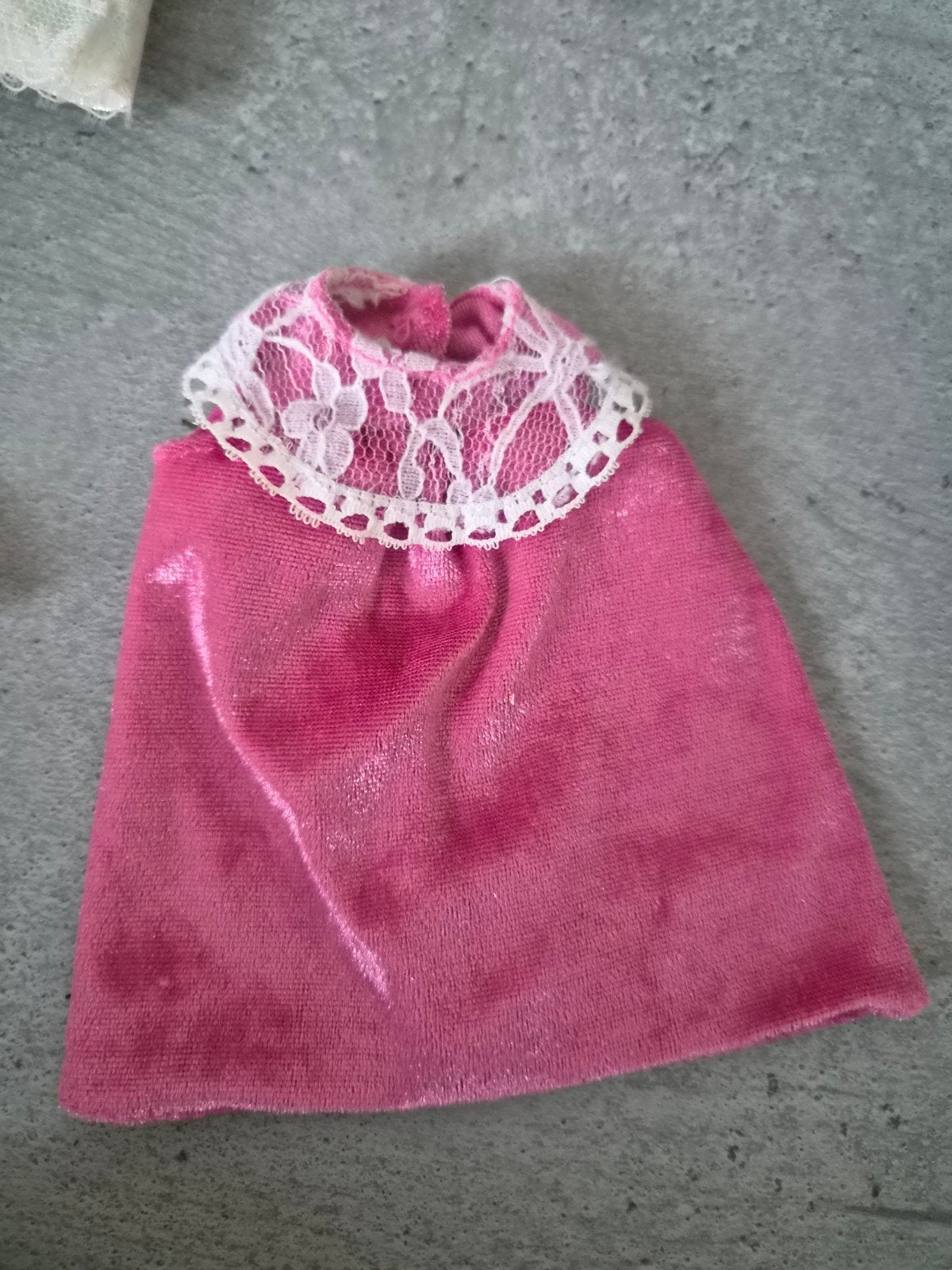 Roze Barbie jurk met kanten kraagje, Ophalen of Verzenden, Gebruikt