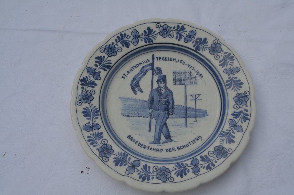 Wandbord: Schutterij St.Anthonius Tegelen, Antiek en Kunst, Antiek | Keramiek en Aardewerk, Ophalen