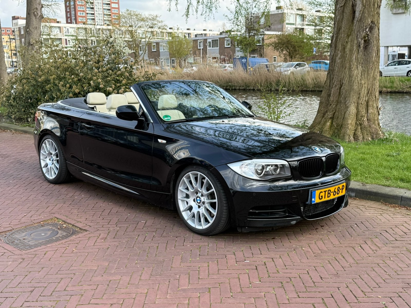 BMW 1-Serie 3.0 135I Cabrio 2010 Zwart, Auto's, BMW, 1-Serie, Achterwielaandrijving, Cabriolet, 4 stoelen