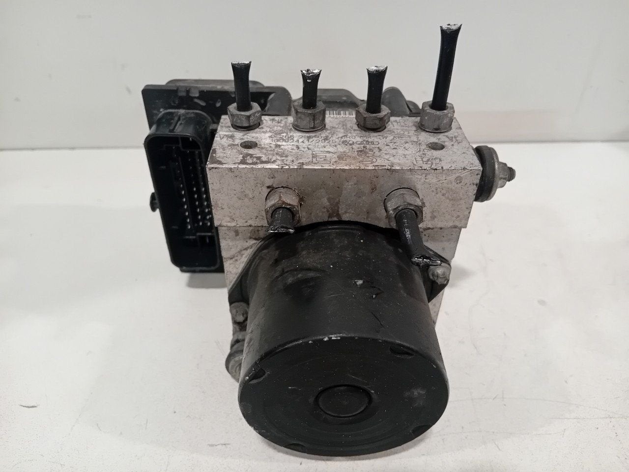 Abs pomp Volkswagen Polo, Onderdelen@venauto.nl, Van der Ven Autorecycling B.V., Gebruikt, Ettenseweg 76, 4706 PB Roosendaal, The Netherlands