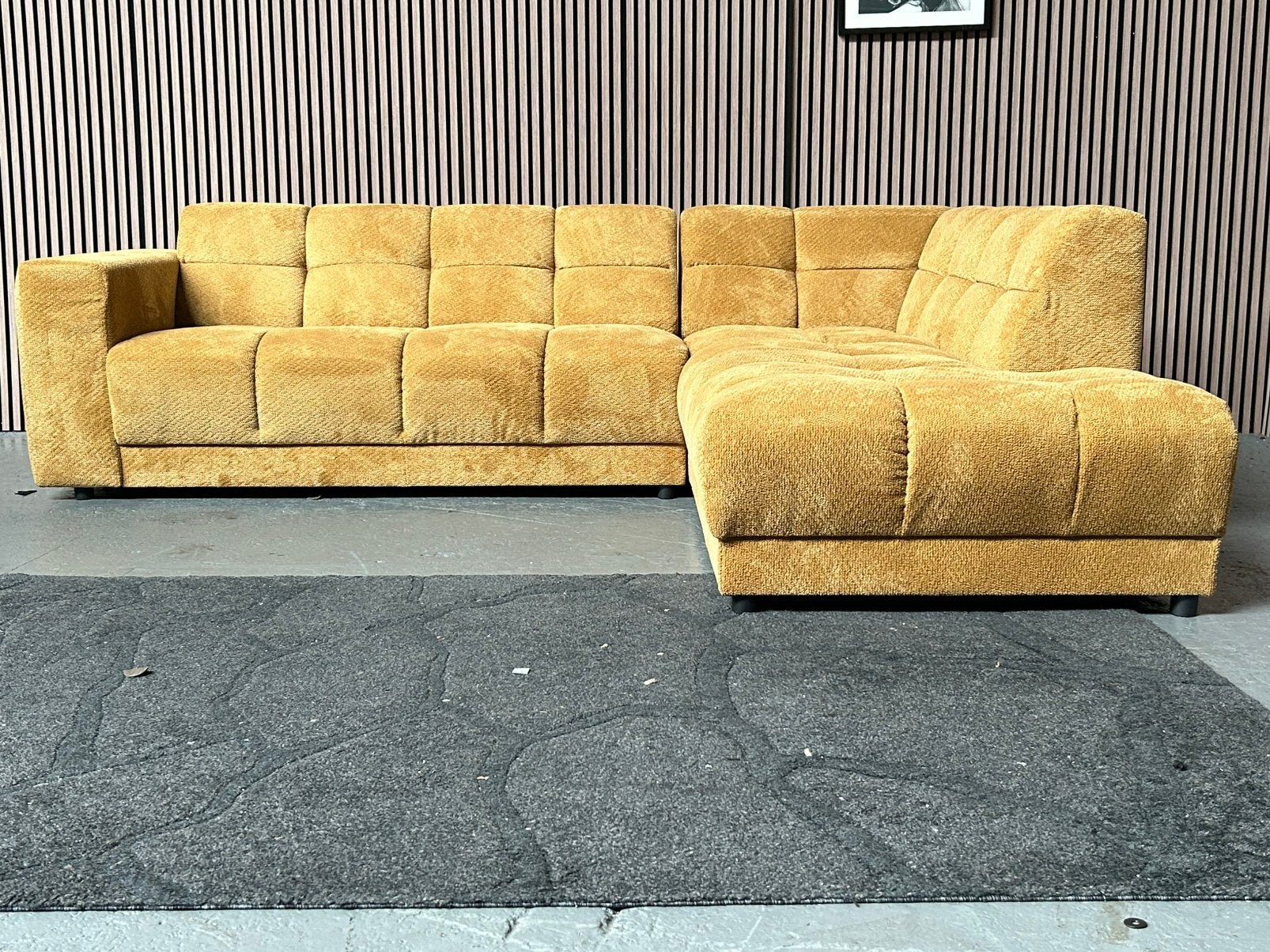 GRATIS LEVERING Hoekbank Okergeel 270X215 SHOWROOMMODEL