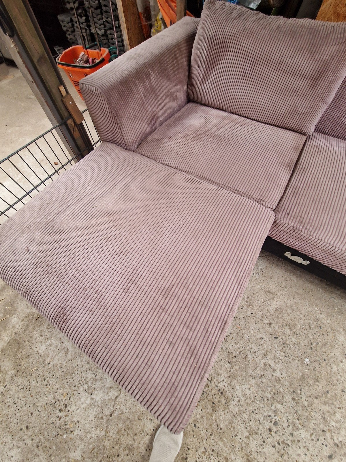 Roze ribfluwelen hoekbank - comfortabel en stijlvol, Huis en Inrichting, Ophalen, 250 tot 300 cm, Gebruikt, 100 tot 125 cm