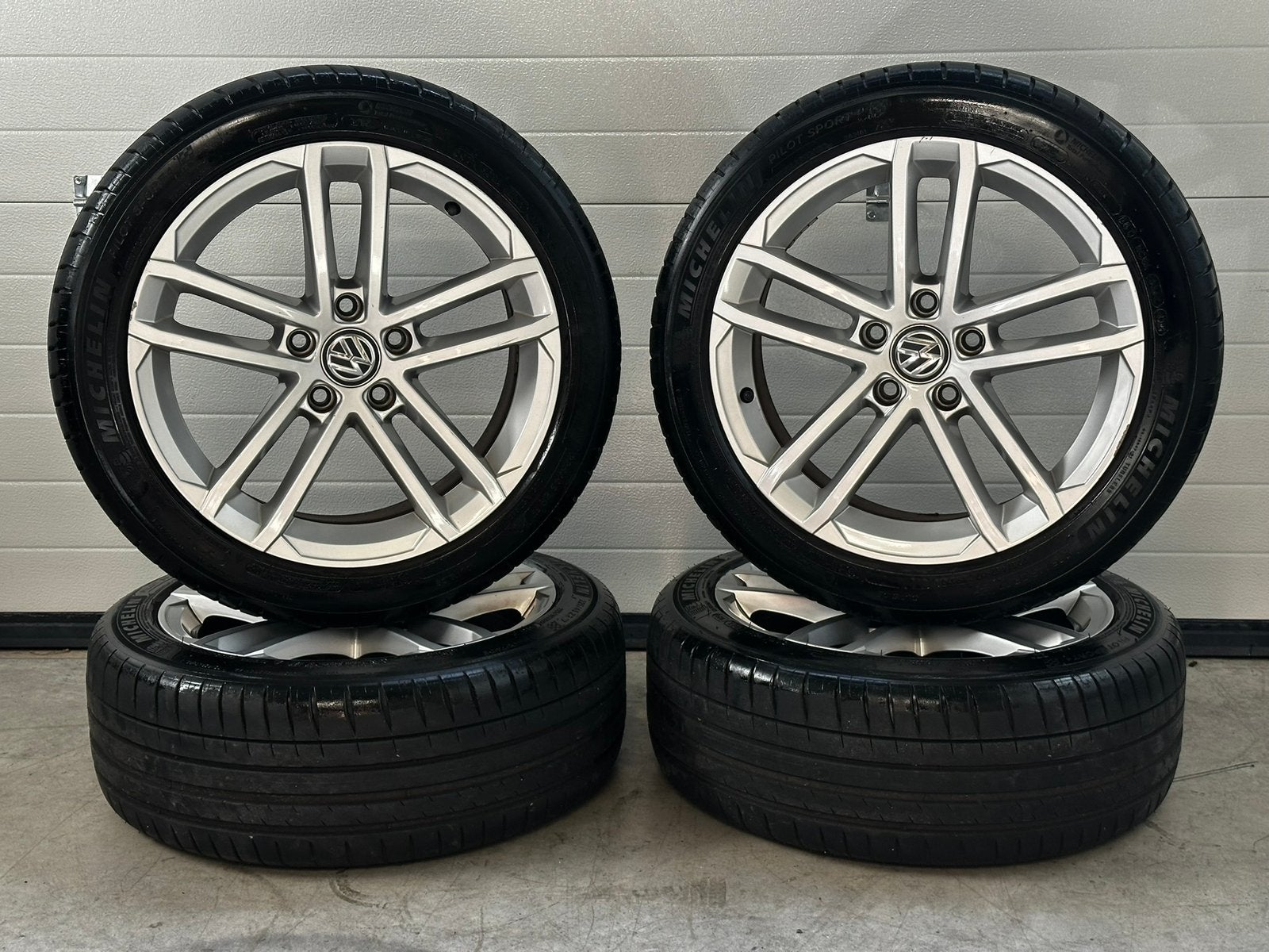 Originele 17 inch 5x112 Volkswagen Golf 6 7 8 Velgen Banden, Auto-onderdelen, Banden en Velgen, Gebruikt, Banden en Velgen, 17 inch