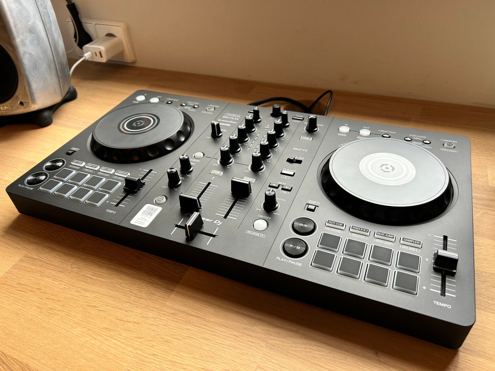 Pioneer DJ DDJ-FLX4 + Stofkap