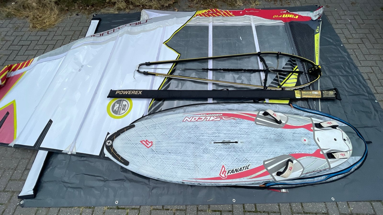 Complete Lichtweer Windsurf Set - Fanatic Falcon 124L, Watersport en Boten, Minder dan 250 cm, Fanatic, Ophalen of Verzenden, 8 m² of meer