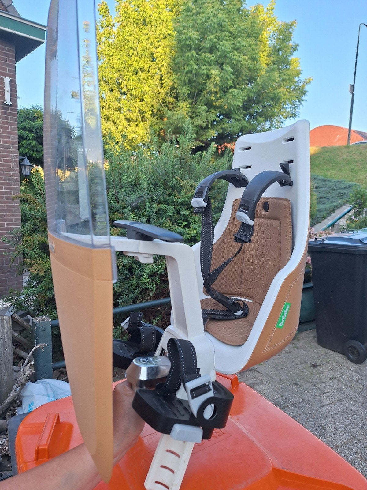 Bobike voorzitje wit/bruin met stuurpenverlenger 9 t/m 15 kg, Ophalen, Gebruikt, Voetsteuntjes, Voorzitje