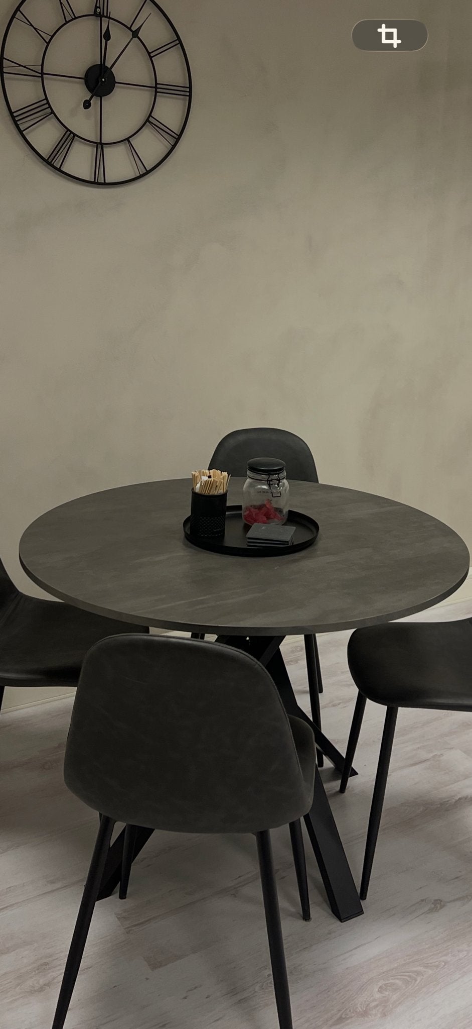 Ronde betonlook eettafel - Modern en stijlvol, 100 tot 150 cm, Rond, Ophalen of Verzenden, Zo goed als nieuw