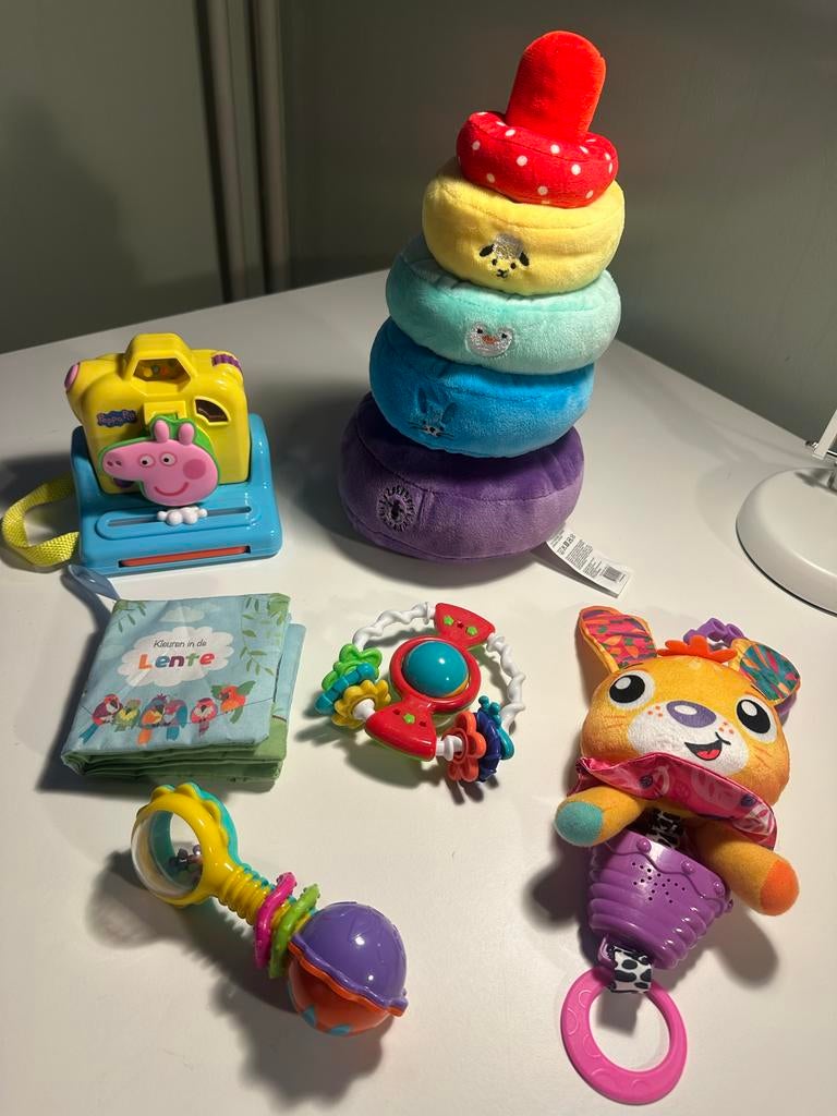 Baby speelgoed pakket: rammelaars, knuffels, boekje, camera, Verzenden, Gebruikt, Overige typen, Met geluid