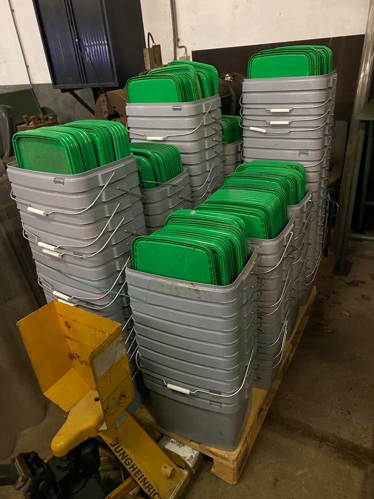65 emmers 20 liter, Ophalen, Gebruikt, Kunststof