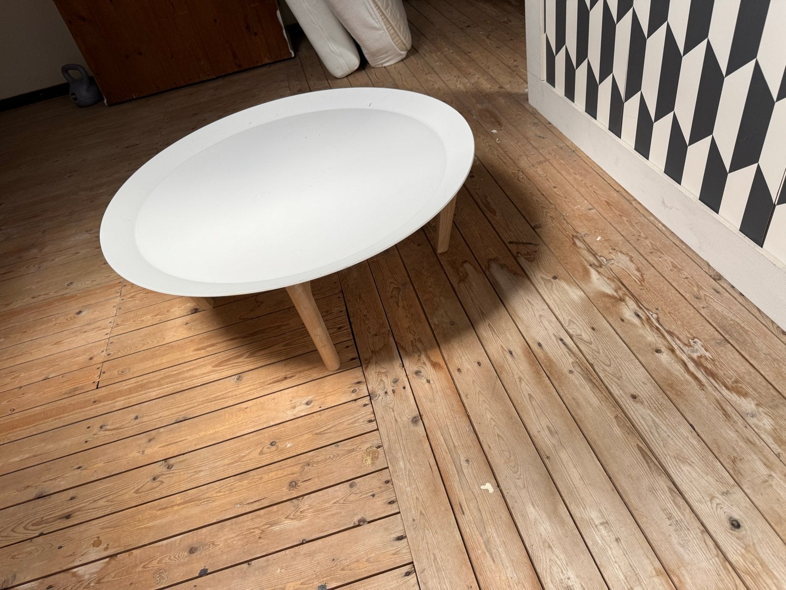 Witte ovale salontafel met houten onderstel, Ophalen, Gebruikt, 100 tot 150 cm, 50 tot 100 cm