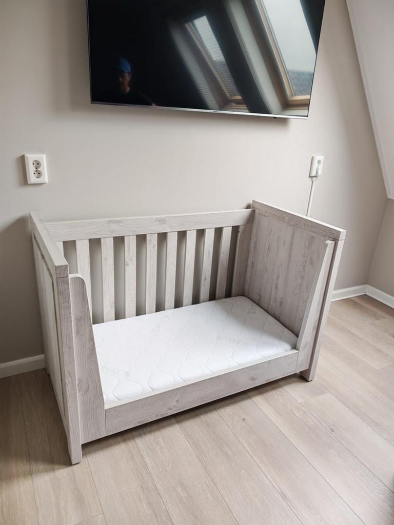 Commode + Kinderbedje (Interbaby), Kinderen en Baby's, Kinderkamer | Complete kinderkamers, Ophalen, Gebruikt, Jongetje of Meisje