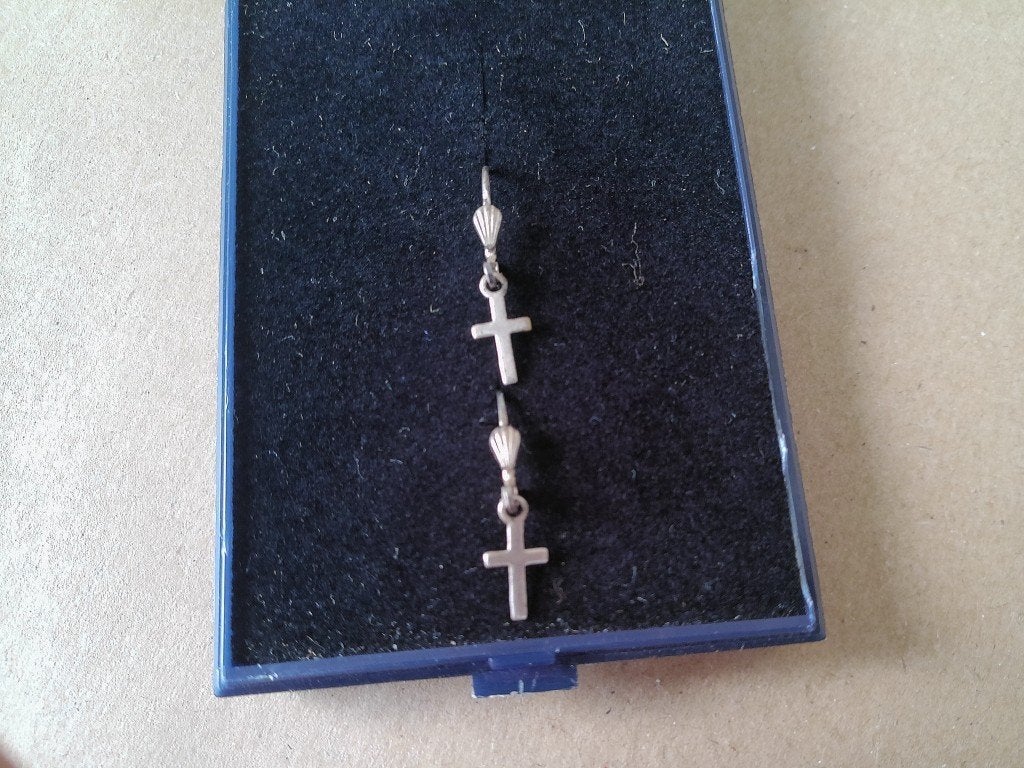 Curiosa zilveren oorbellen met kruisje en schelp 925 zilver, Ophalen of Verzenden, Zo goed als nieuw, Sieraad, Christendom | Katholiek