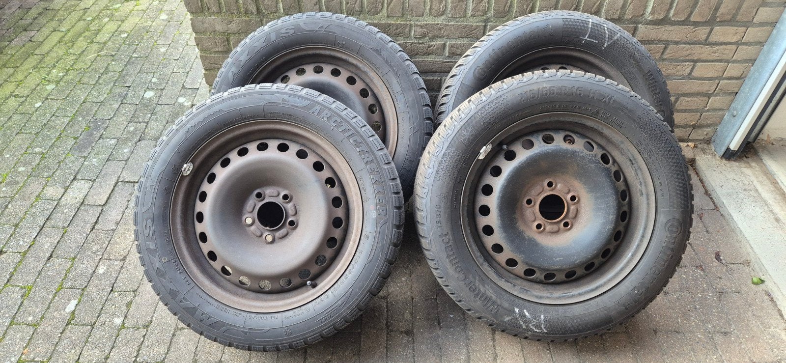 Winterbanden op stalen velgen 215/55/R16, Ophalen, 215 mm, 16 inch, Banden en Velgen