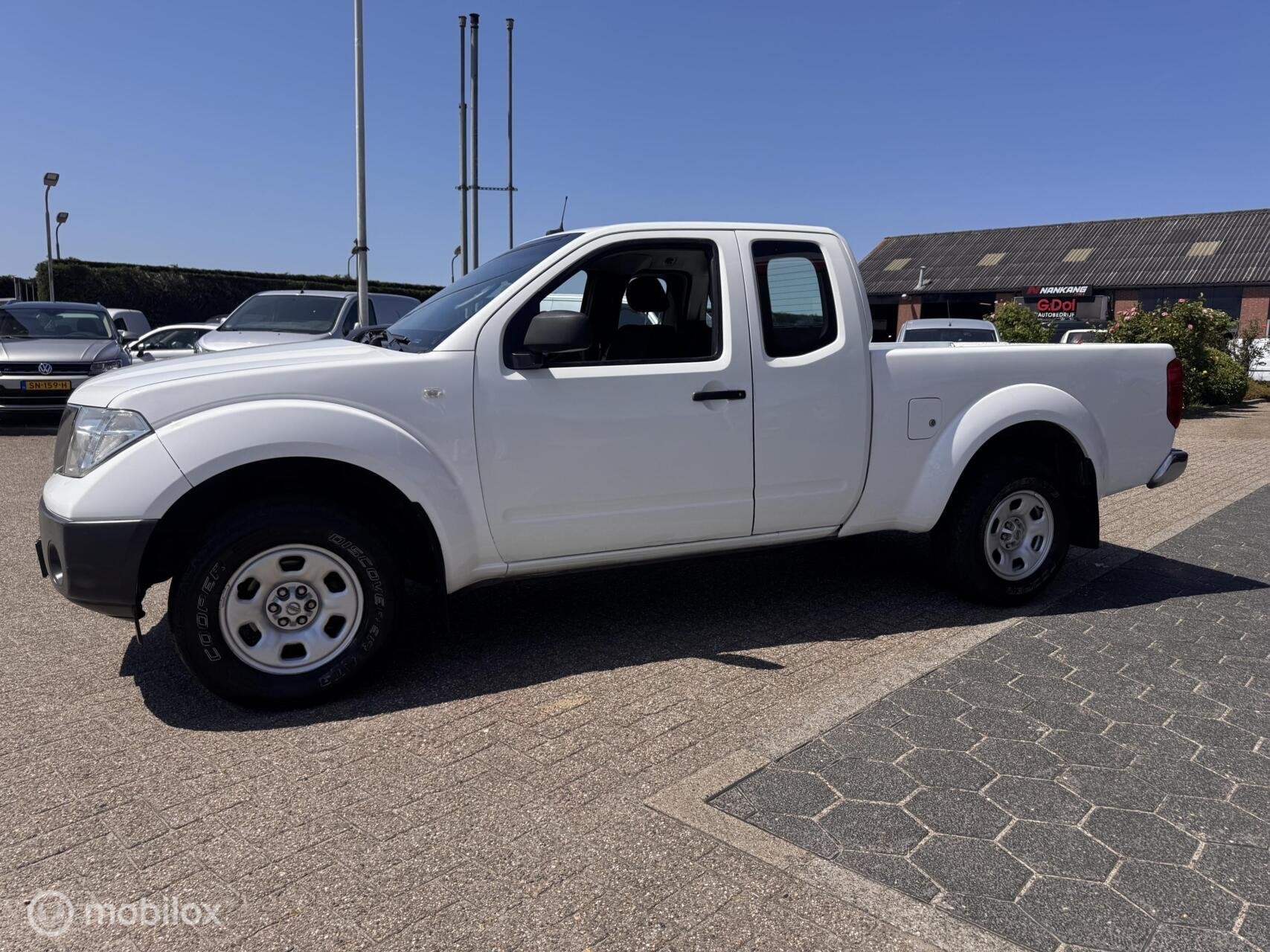 Nissan Navara 2.5 dCi XE King Cab 57800 km NAP Marge !, Auto's, Elektrische ramen, Overige modellen, 4 cilinders, 3000 kg