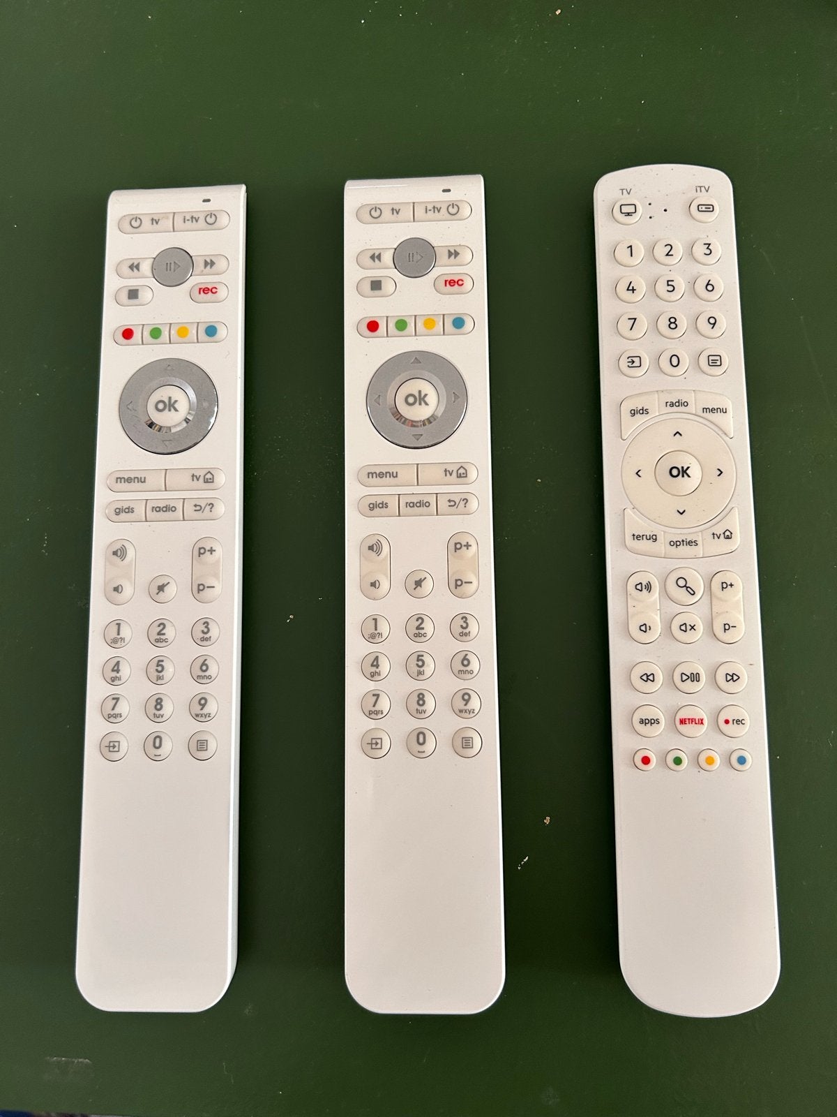 KPN afstandsbedieningen (3 stuks), Ophalen of Verzenden, Gebruikt, Origineel, Tv