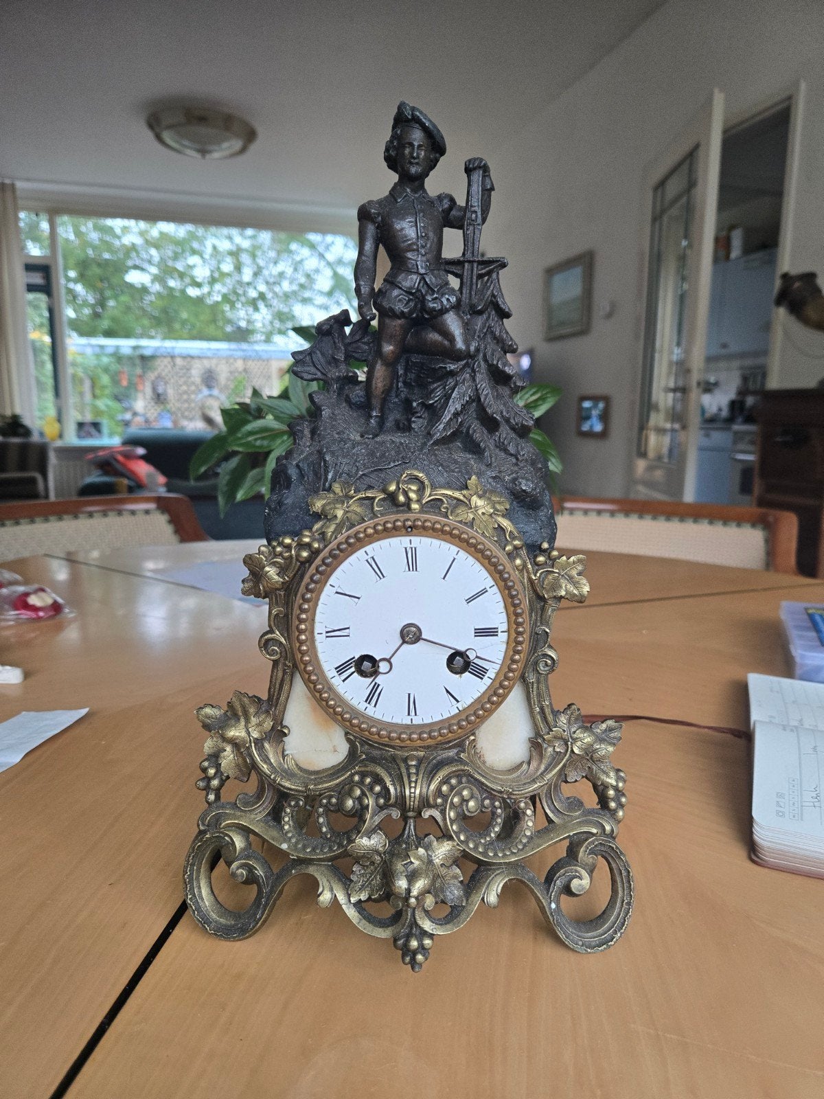 Antieke bronzen pendule met figuur, Ophalen of Verzenden