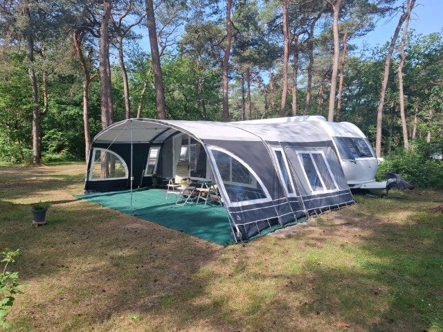 Hobby 560 KMFE Excellent compleet en luxe., Caravans en Kamperen, Caravans, Particulier, tot en met 6, 1250 - 1500 kg, Rondzit