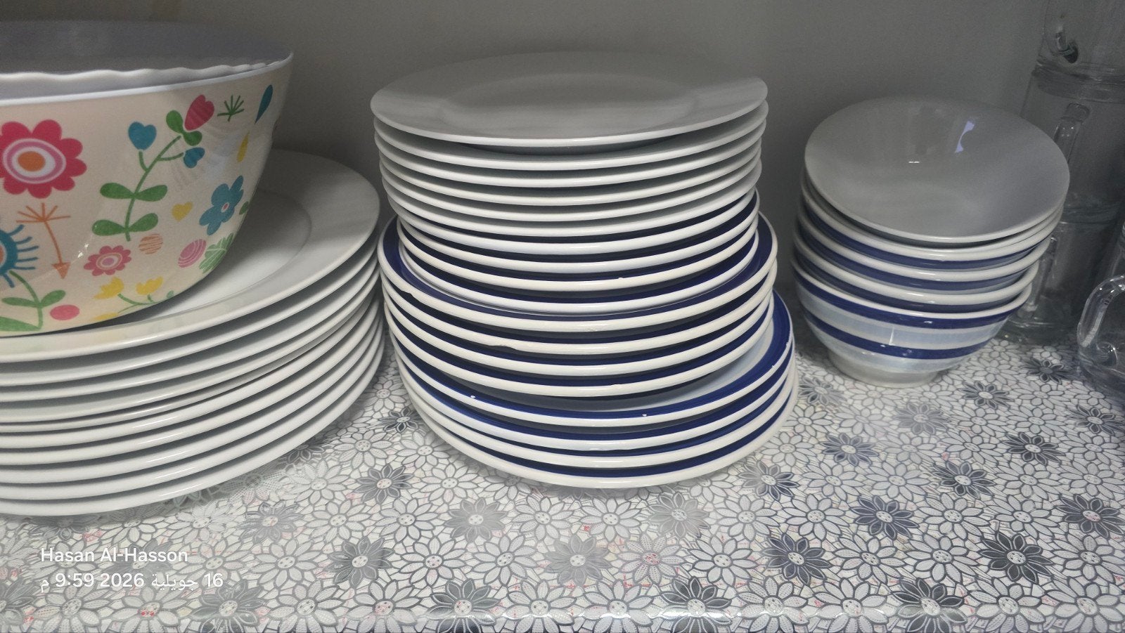 Servies set: borden, kommen en schaal, Huis en Inrichting, Keuken | Servies, Gebruikt, Keramiek, Ophalen of Verzenden, Modern