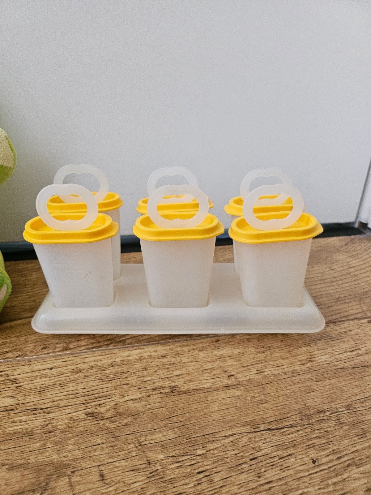 Tupperware ijsjes maker set doorzichtig geel €7,50, Gebruikt, Geel, Overige typen, Ophalen of Verzenden