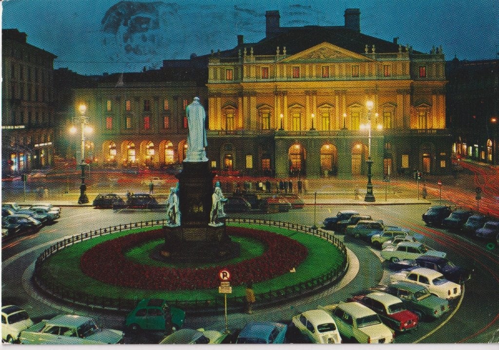 Italie, Milaan met auto's ,Fiat 600 Multipla, Ophalen of Verzenden, 1960 tot 1980, Gelopen, Italië