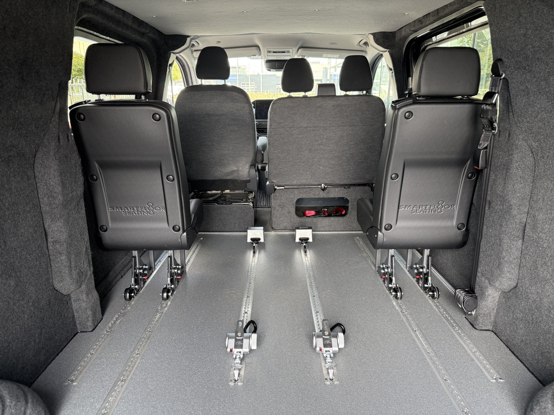 Foto 3 van Ford Transit Custom 5+1 Rolstoelbus 320 2.0 TDCI L2H1 Limite