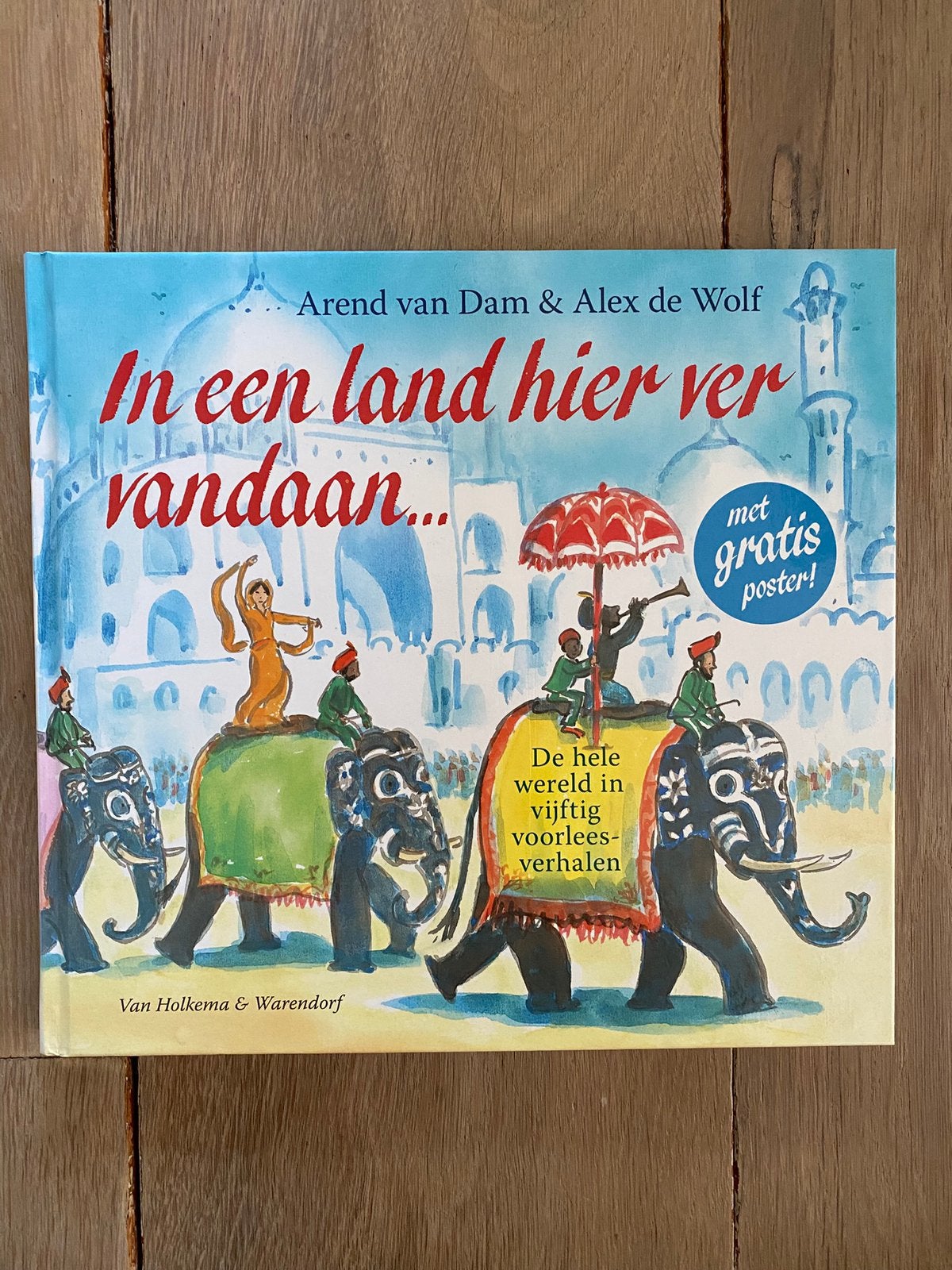 Arend van Dam Alex de Wolf - In een land hier ver vandaan, Boeken, Kinderboeken | Jeugd | 10 tot 12 jaar, Ophalen, Nieuw