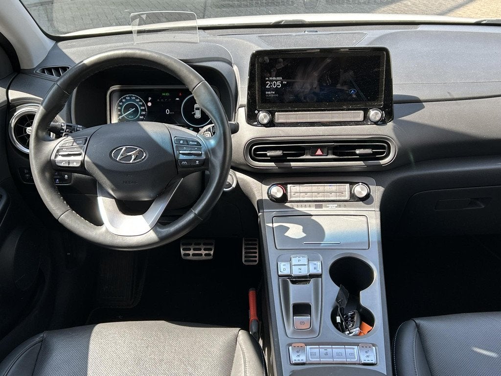 Hyundai Kona EV Premium 64 kWh | SoH 100% | Full Options | A, Auto's, Hyundai, Gebruikt, Huisgarantie, Met garantie (alle), Wit