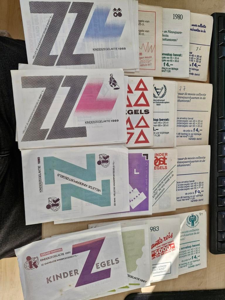 68 velletjes kinderpostzegels tussen 1976 en  1996, Ophalen of Verzenden