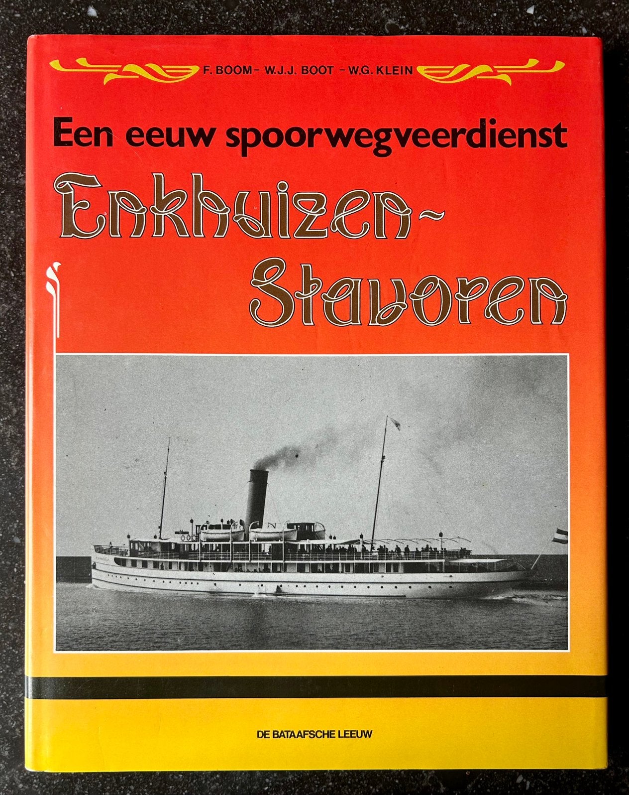 F. Boom e.a.- Een eeuw spoorwegveerdienst Enkhuizen-Stavoren, Ophalen of Verzenden, Zo goed als nieuw, Trein, Boek of Tijdschrift