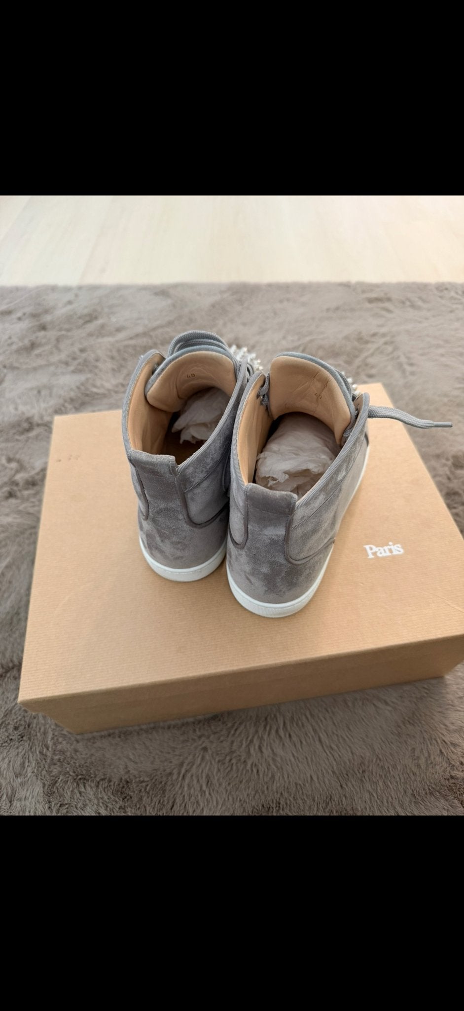 Grijze Christian Louboutin sneakers maat 40,5, Ophalen of Verzenden, Zo goed als nieuw, Grijs, Sneakers of Gympen