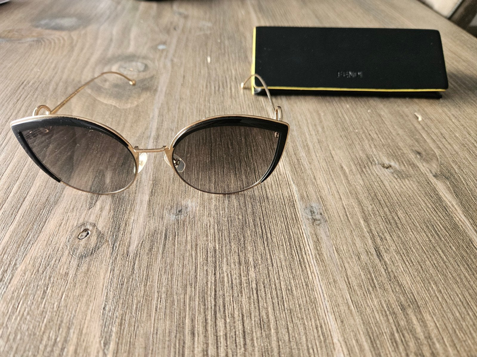 Zonnebril fendi, Sieraden, Tassen en Uiterlijk, Zonnebrillen en Brillen | Dames, Ophalen, Overige merken