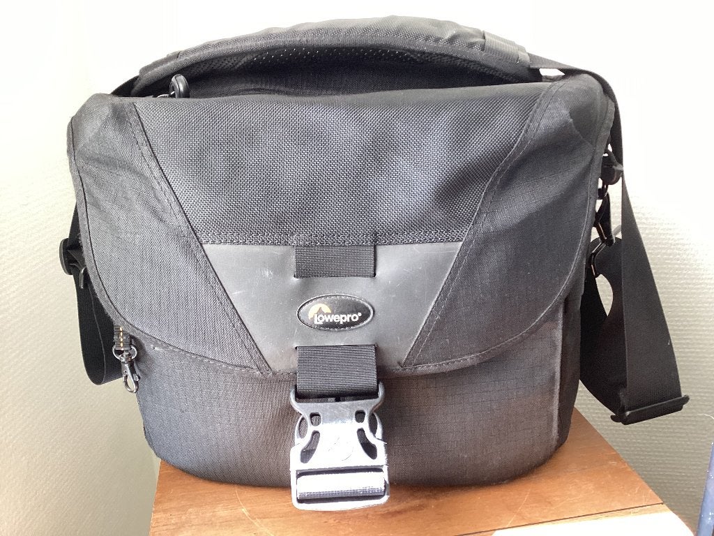 Lowepro cameratas Stealth reporter D400 AW, Ophalen of Verzenden, Zo goed als nieuw, Schoudertas, Lowepro