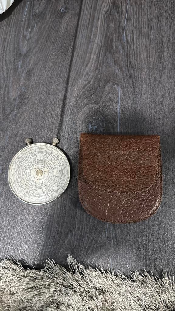 Vintage Fowler’s Universal Calculator met echt leer hoesje, Ophalen of Verzenden